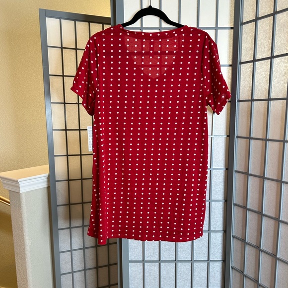 NWT LuLaRoe Christy Red and White Polka Dot V-Neck Tee - Picture 3 of 4